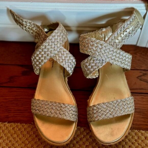 Wedge gold sandals - Picture 1 of 6